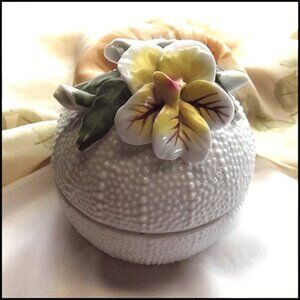 Early 1900s Majolica Style Floral Porcelain Vintage Jewelry Box